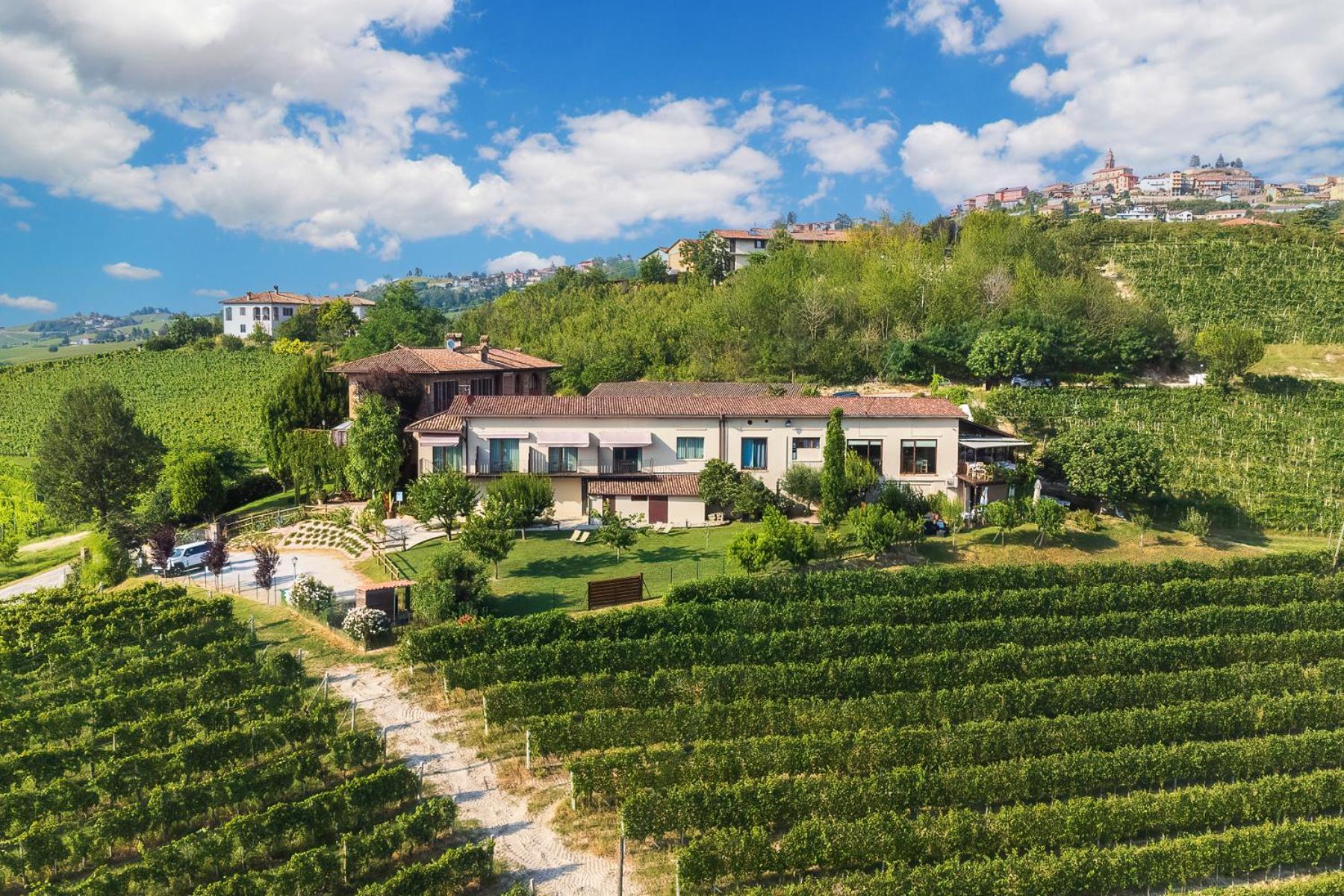 Il Cortile Suites Diano d'Alba Bagian luar foto